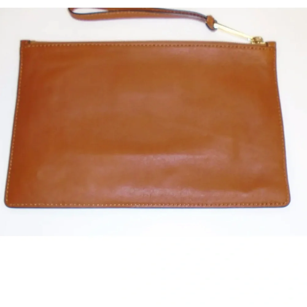 Michael Kors - Rhea studded pouch in lambskin - Picture 6 of 7